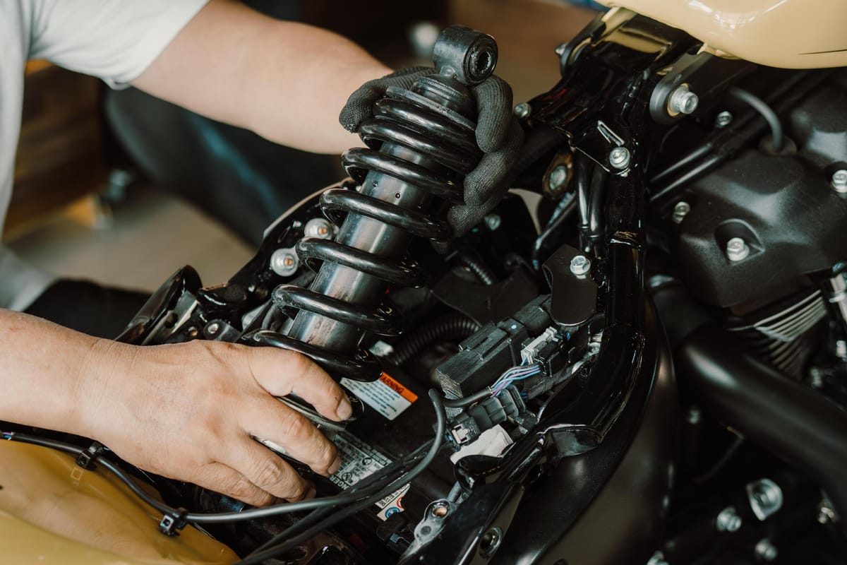 Amortiguadores para Motos: Tipos, Mantenimiento y Mejores Marcas