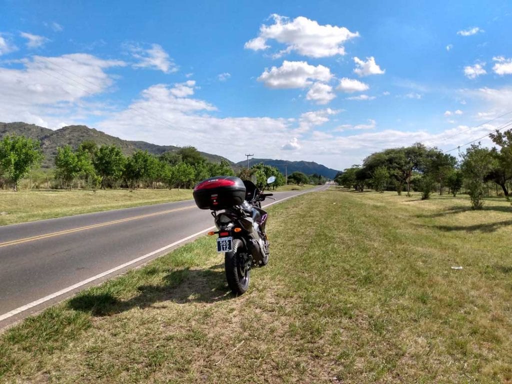 Las mejores rutas para viajar en moto esta primavera 2025
