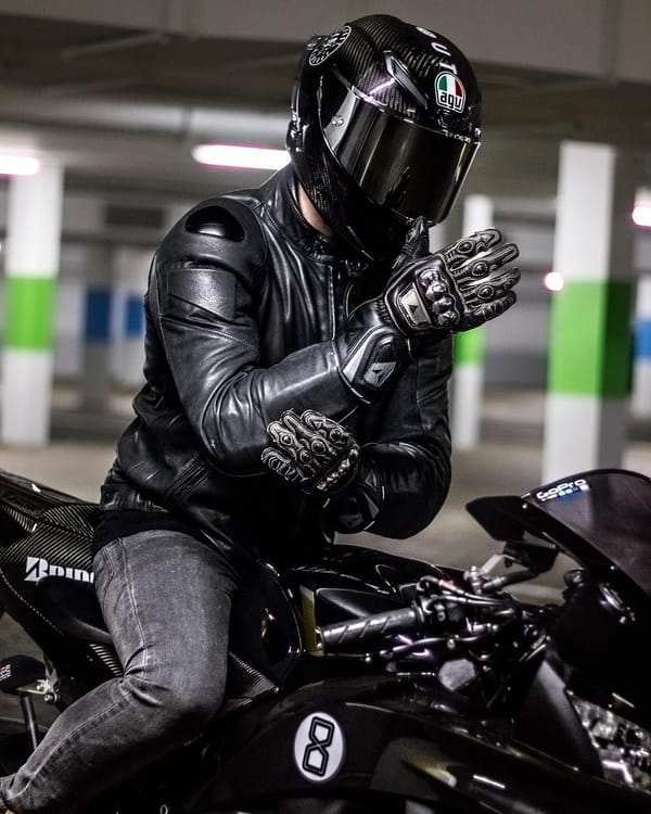 Los Errores Más Comunes al Conducir una Moto y Cómo Evitarlos