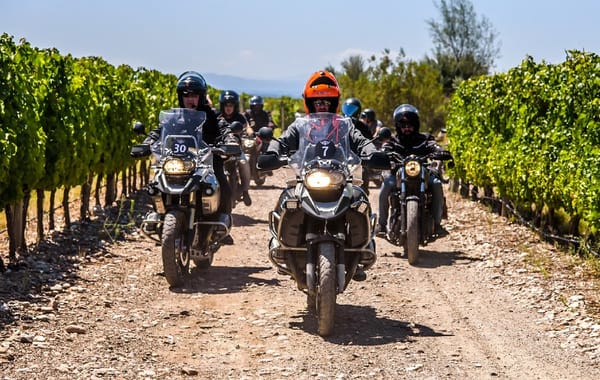Ruta del Vino en Moto: Experiencia Gastronómica y Escénica