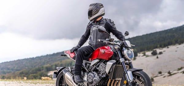 Motociclista equipado