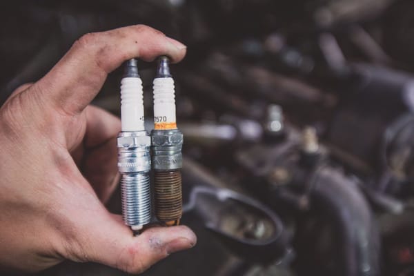 Comparativa: bujías originales vs genéricas, ¿vale la pena?